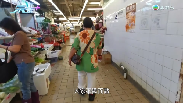 200岁三角恋情缘惊爆大反转！60岁妻自夸身材好 80岁老翁无奈叹：几十岁点上床？
