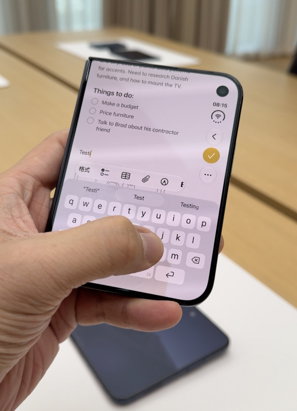 iPhone Duo 實機上手玩｜摺痕明唔明顯？7.6 吋內屏、多工及外屏體驗一文睇清【同場加映 iPhone 18 Pro Max】