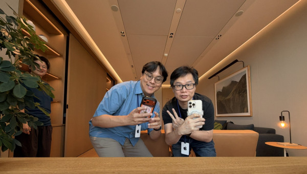 iPhone Duo 實機上手玩｜摺痕明唔明顯？7.6 吋內屏、多工及外屏體驗一文睇清【同場加映 iPhone 18 Pro Max】