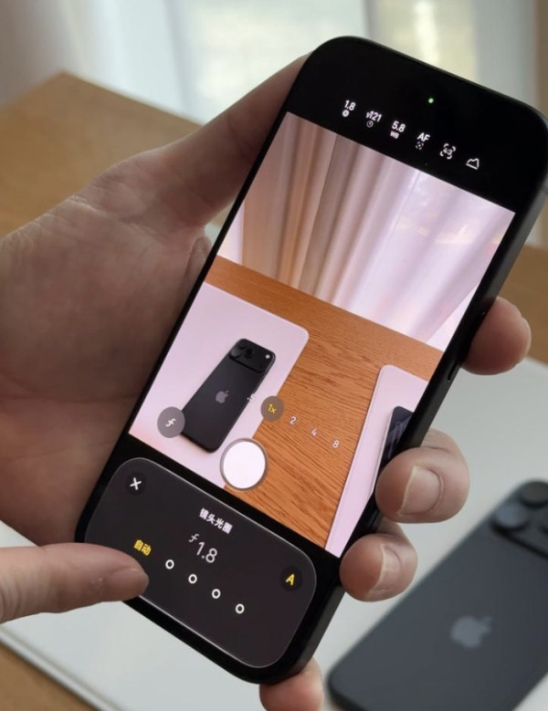 iPhone Duo 實機上手玩｜摺痕明唔明顯？7.6 吋內屏、多工及外屏體驗一文睇清【同場加映 iPhone 18 Pro Max】