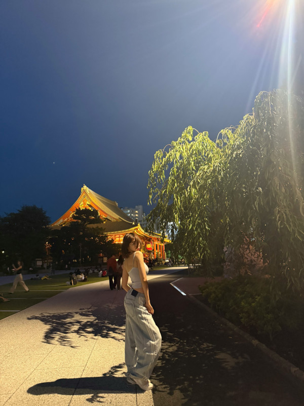 林明祯晒巨胸跳34E震胸舞弹跳力惊人！街头侧卧夹深沟 夸张线条明显再升级