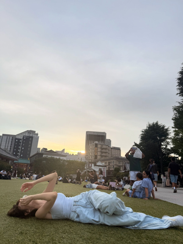 林明祯晒巨胸跳34E震胸舞弹跳力惊人！街头侧卧夹深沟 夸张线条明显再升级