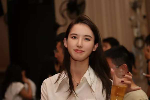 TVB明珠台英語女主播小紅書爆紅 內地網民大讚氣質非凡：靚過港姐！ 