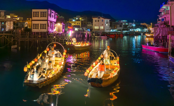 中秋必去！「大澳魚燈水陸巡遊」夢幻登場  | 燈影水鄉 × 百年古蹟 Staycation