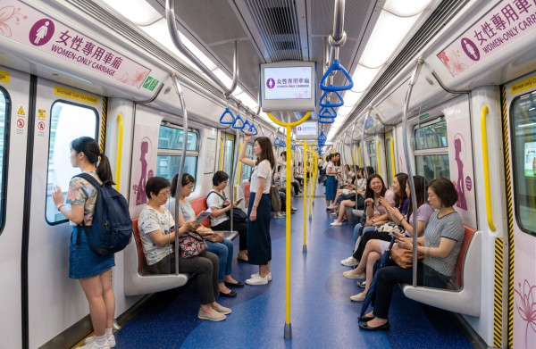 港鐵爭議｜港女倡仿效日本設女性專用車廂防偷拍！港男反提1建議防誣告 兩派網民各執一詞