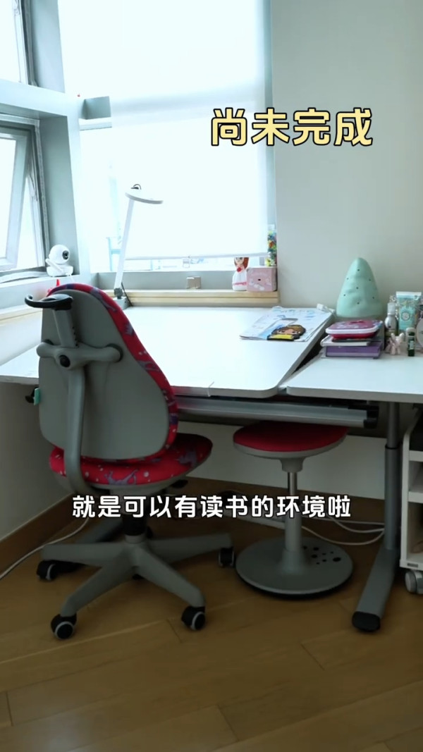 陳展鵬單文柔搬新豪宅複式獨立屋曝光！巨型庭院洗車玩水 樓底超高裝潢極簡約