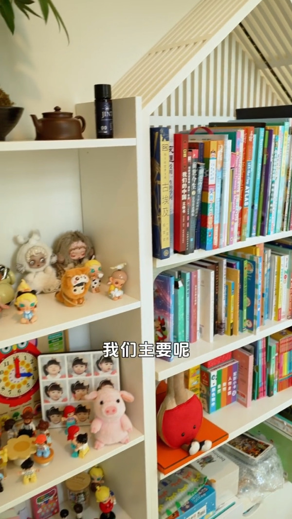 陳展鵬單文柔搬新豪宅複式獨立屋曝光！巨型庭院洗車玩水 樓底超高裝潢極簡約