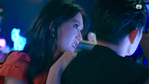 死有对证妖女｜罗雪妍落选港姐入行背景起底！自揭大尺度演出底线：可接受大露背