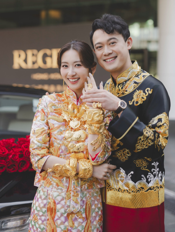 30歲女藝人產後補辦婚禮極奢華！「黃金聖鬥士」全套足金金器睇到嘩嘩聲