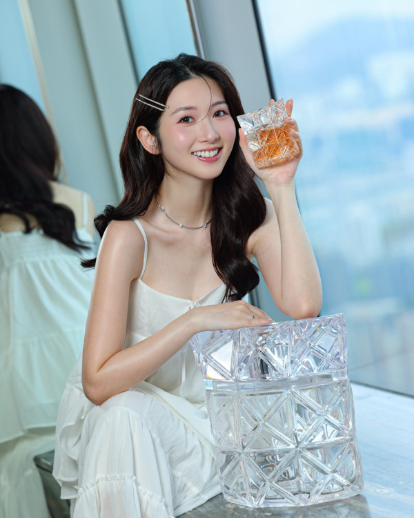 30歲女藝人產後補辦婚禮極奢華！「黃金聖鬥士」全套足金金器睇到嘩嘩聲
