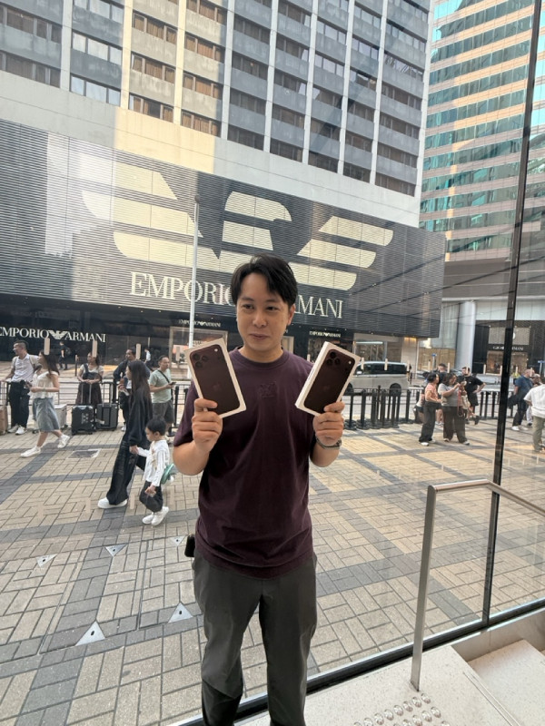 iPhone 18 Pro Max 首日開賣｜尖沙咀現場紅色256GB賺$2,500放機 凌晨4點已有果迷排隊【報價直擊 不斷更新】