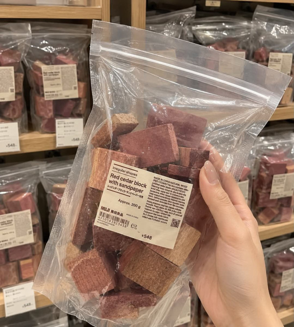 除臭防蟲｜MUJI $42隱藏神木防蟲除臭兼可重複使用！ 網民瘋搶至售罄 官方提醒用錯1步恐染污衣物