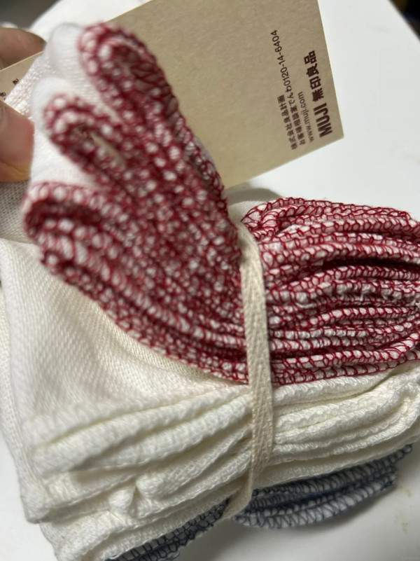 MUJI 32元神级抹布被封一生推好物！12块擦玻璃零水渍vs不吸水？揭网友实测