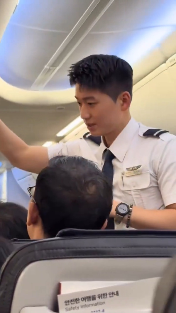 韓國靚仔空少側臉照瘋傳!驚嘆以為看韓劇 大批網民被圈粉:這根本男主吧
