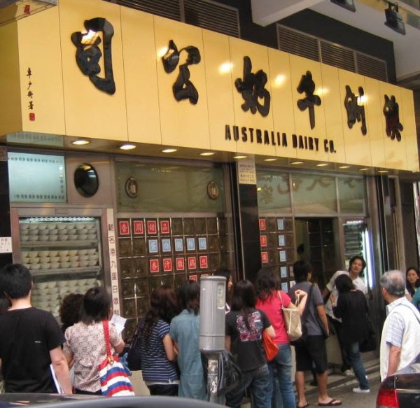 澳洲牛奶公司大清洁场面曝光!直击卡座搬出街 网友激赞干净整洁:拽得有道理