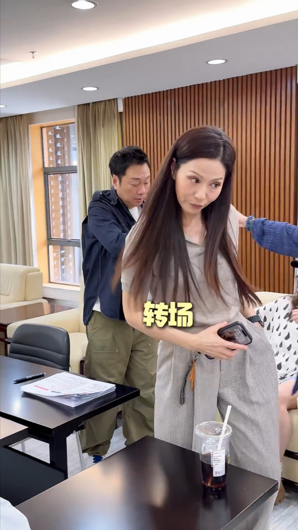愛回家女主角轉型直播帶貨連踩12個鐘！新動向曝光靠月餅充飢盡顯疲態極辛酸