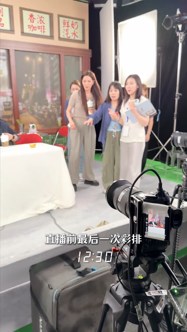 愛回家女主角轉型直播帶貨連踩12個鐘！新動向曝光靠月餅充飢盡顯疲態極辛酸
