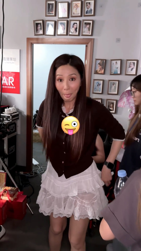 愛回家女主角轉型直播帶貨連踩12個鐘！新動向曝光靠月餅充飢盡顯疲態極辛酸