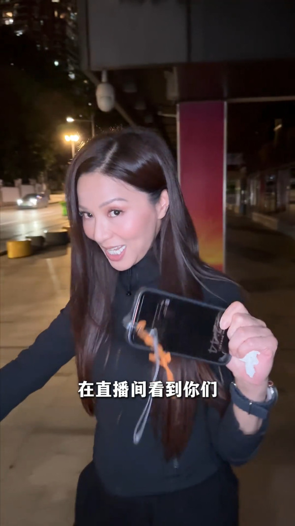 愛回家女主角轉型直播帶貨連踩12個鐘！新動向曝光靠月餅充飢盡顯疲態極辛酸