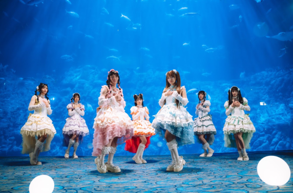 旋转木马|黄淑蔓组七人限定女团海洋公园拍MV！白马王子Edan客串与米爷相拥