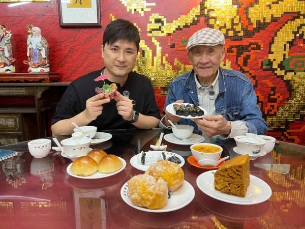 李泳豪獲善心人指引尋獲亡母施明骨灰之所 感性晒母子照：今早已上位