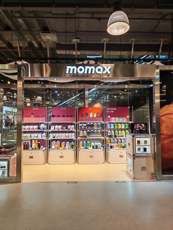 Momax iPhone 18 Pro 配件登場｜Dusky Cherry 暮櫻紅勁襯色 多間快閃店同步有得上手玩