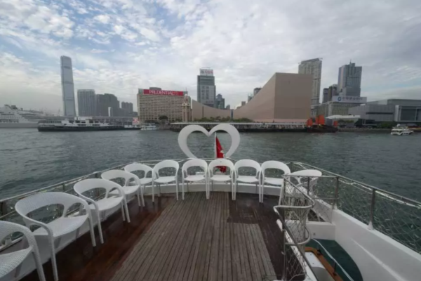 香港维多利亚港豪华游艇游船之旅（图片来源：KKday）