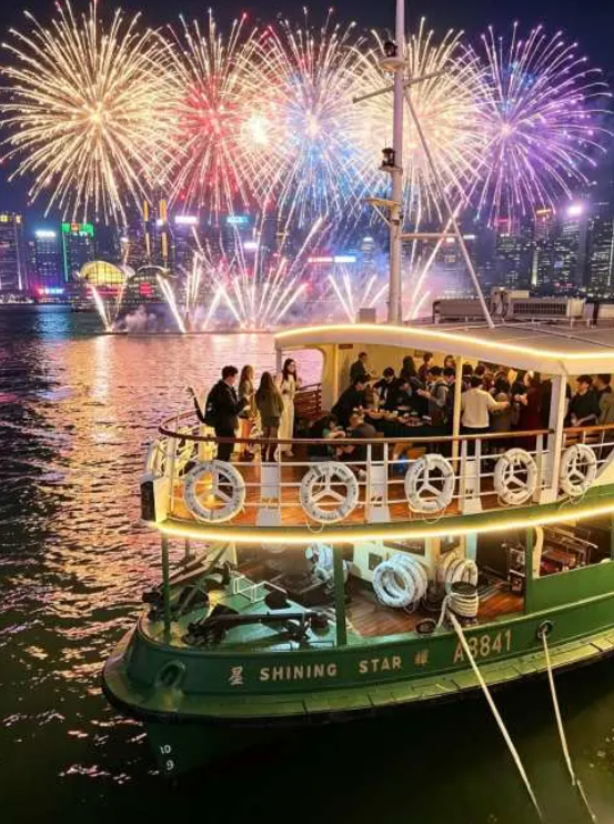 香港维多利亚港豪华游艇游船之旅（图片来源：KKday）