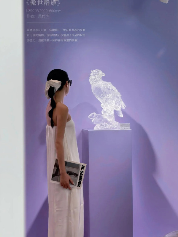 圖片來源:小紅書@安辣辣 深圳羅湖水晶藝術展免費入場!原創夢幻水晶雕塑/天使之椅 附地址交通