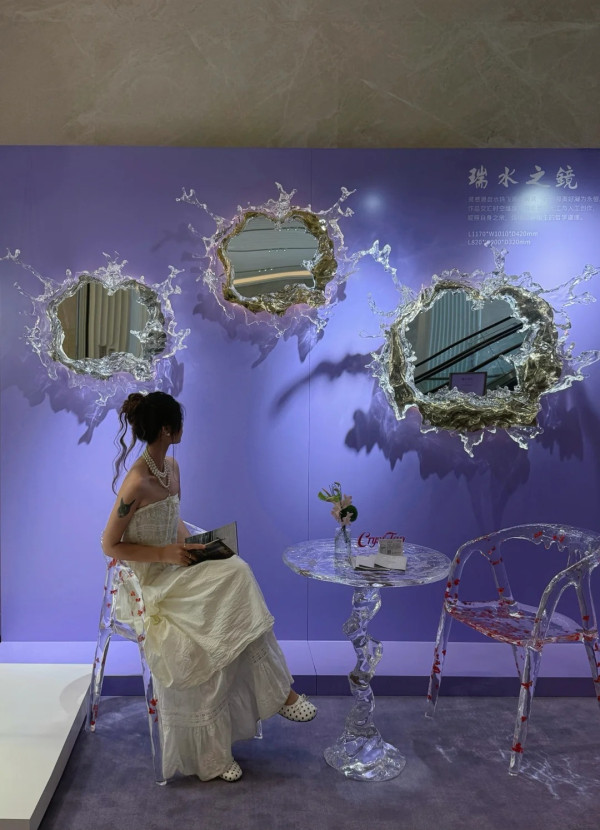 圖片來源:小紅書@多多 深圳羅湖水晶藝術展免費入場!原創夢幻水晶雕塑/天使之椅 附地址交通