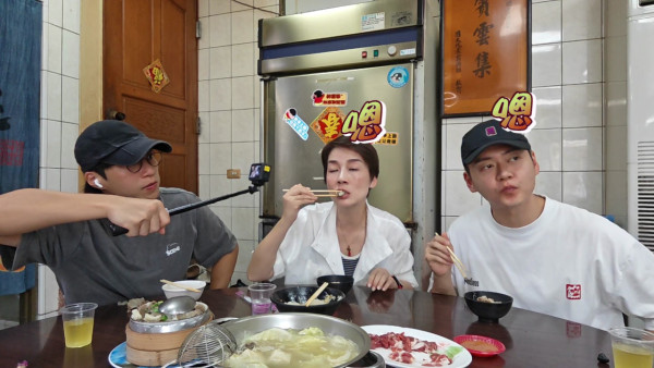 食羊腦食到崩潰想嘔！張振朗台南重口味挑戰「羊眼羊腦羊睪丸」 連神經線上碟