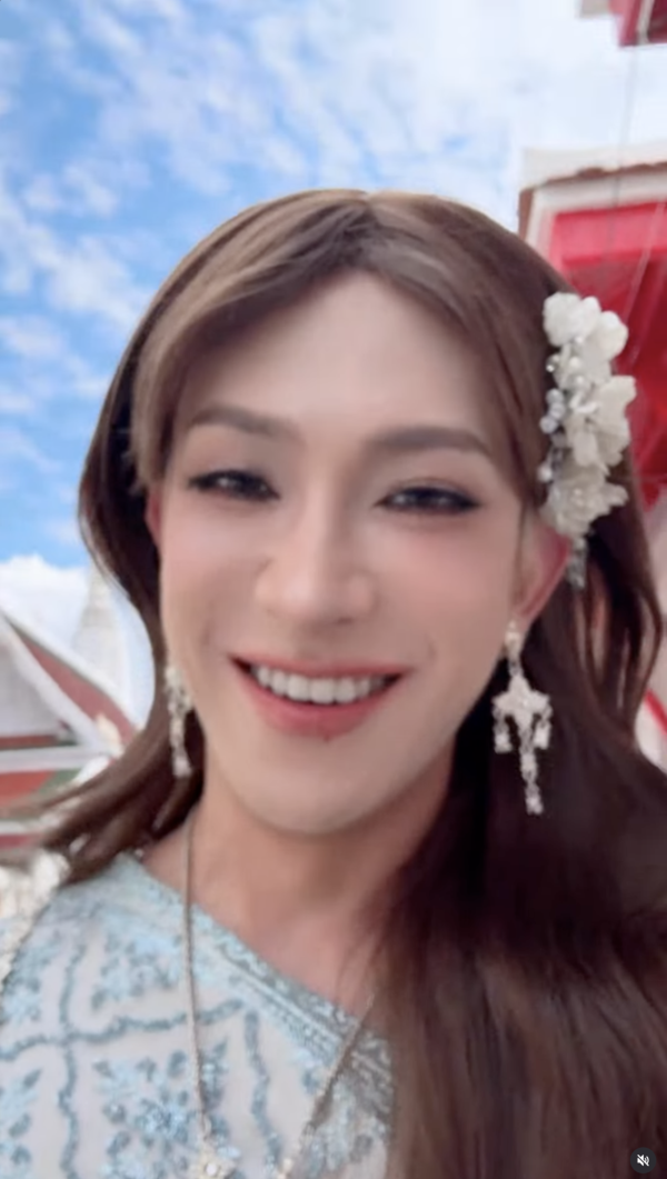TVB男藝人馮顯藝穿女裝泰服寺廟開黃腔 網民引泰國法例：褻瀆宗教最高可判監7年 