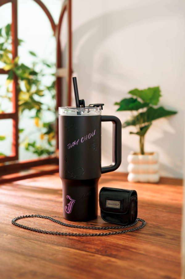 Starbucks聯乘周杰倫推限定商品！歌詞隨行杯/魔術帽吸管杯/限量音樂筆記本