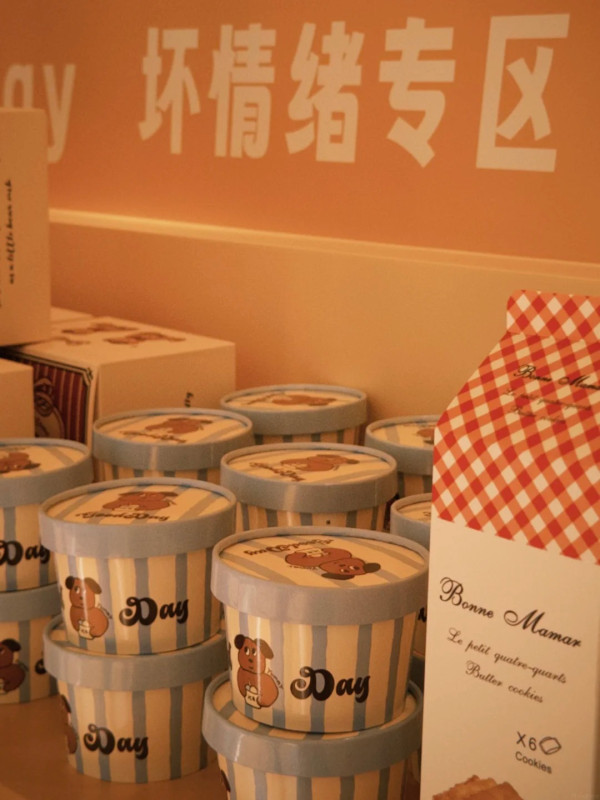 圖片來源:小紅書@深圳万象前海 深圳南山中秋限定月亮便利店!巨型月亮/免費打印紀念相片收據 附地址交通