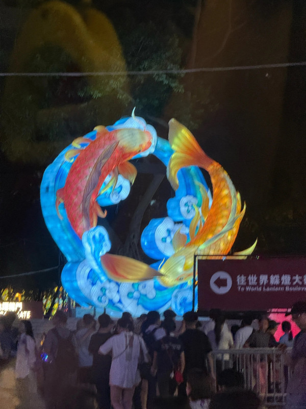 維園中秋綵燈會人山人海！網民驚呼人流似行年宵 未入夜已逼爆排40分鐘