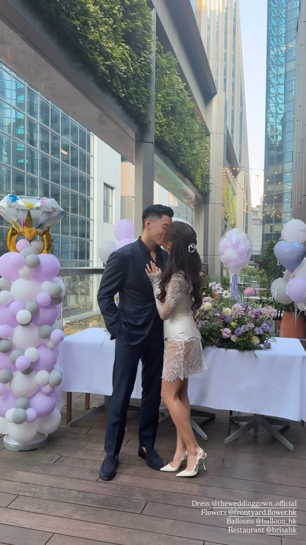 35岁前港姐户外签字低调注册结婚!IG公布喜讯荣升人妻:“from Miss to Mrs”
