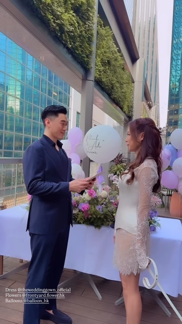 35岁前港姐户外签字低调注册结婚!IG公布喜讯荣升人妻:“from Miss to Mrs”