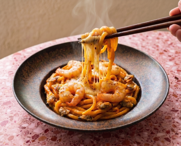 海港城全新西日料理餐廳！巨大壽司卷/抹茶蕨餅蛋撻/現點現炒和風麵