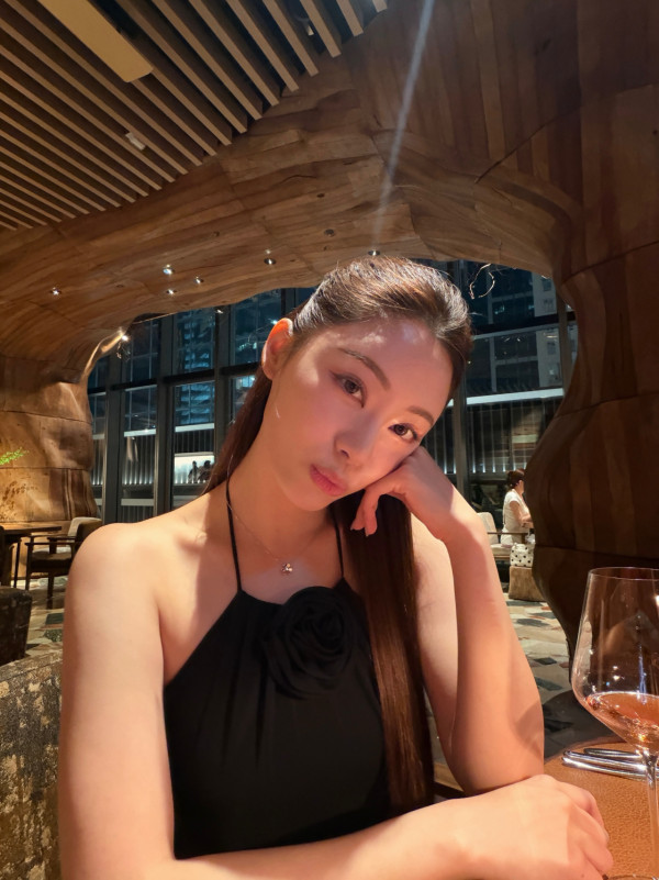 葉蒨文GM慶祝拍拖一周年被質疑情變！網民揪出三細節揣測感情已觸礁