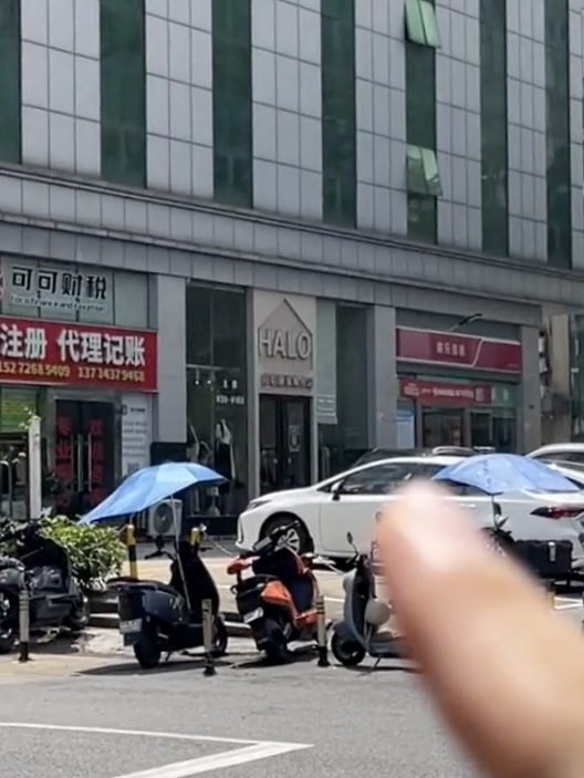 深圳龍崗女裝自助店地鐵直達！上千款式/零推銷無壓力試穿/均價百元內 