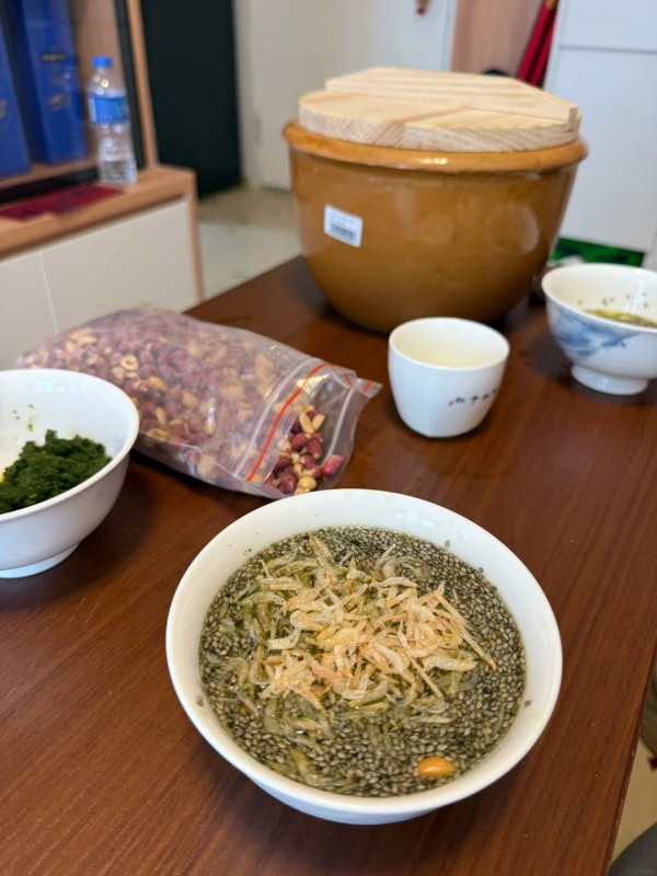 居屋新居入伙大门挂巨型红绣球!街坊惊爆似结婚!屋主亲解系1地方文化习俗