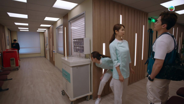死有對証角色｜吳若希護士制服look曝光喜感十足！搞笑演技心虛尷尬樣破綻百出