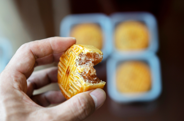 月餅健康｜1件雙黃蓮蓉月餅=3碗飯+12茶匙糖！必學5招健康食法＋1款極速消滯水果