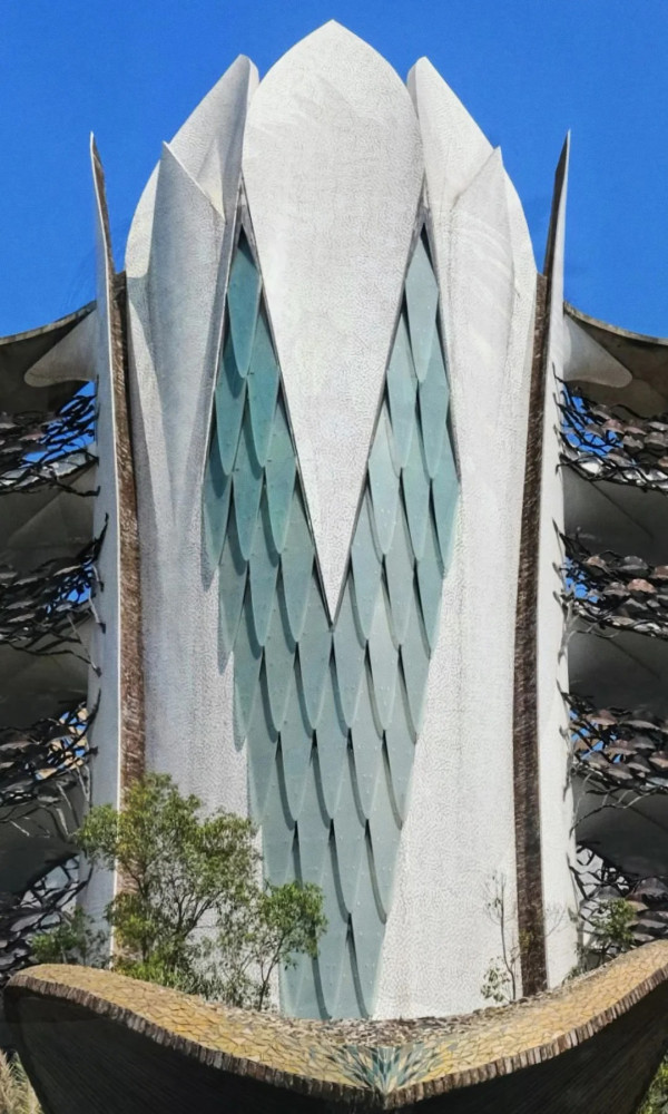 深圳最難預約打卡地限時開園！睇當代藝術展同遊西班牙高第風魔幻建築 