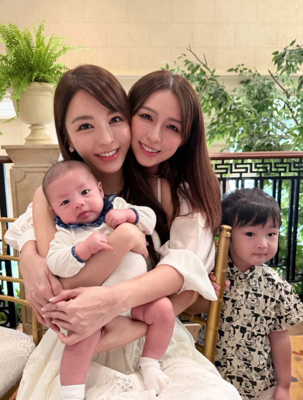 32歲女藝人誕雙胞胎搞百日宴盛大報喜！四大星級人妻閨蜜團撐場盡顯人緣