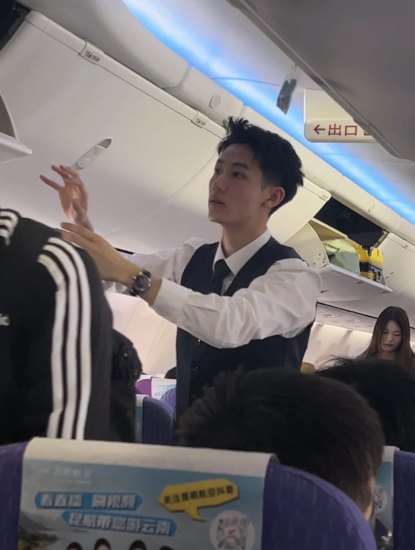 神級顏值！內地靚仔空少憑帥氣側顏爆紅 網民集體心動：求搭同班機！ 