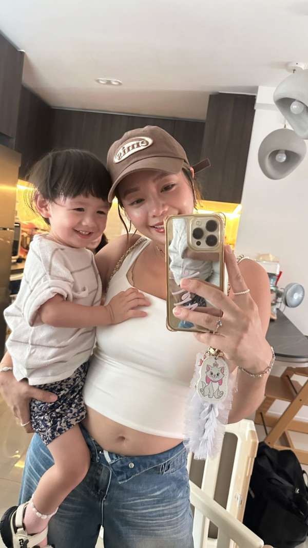 前TVB女藝人驚爆早產誕女急報平安！懷胎31週羊水突破裂緊急剖腹產2.4磅B女