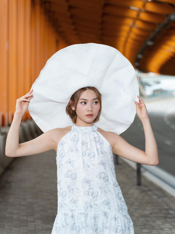 关嘉敏IG突发公布“我结婚了” 相拥甜照曝光一星期闪电完婚