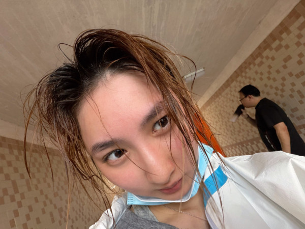 钟柔美清理垃圾屋全身湿透满脸通红打卡！TVB女神一句话留言引热议：“比想象中善良”