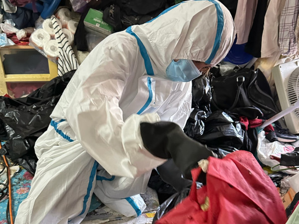 钟柔美清理垃圾屋全身湿透满脸通红打卡！TVB女神一句话留言引热议：“比想象中善良”